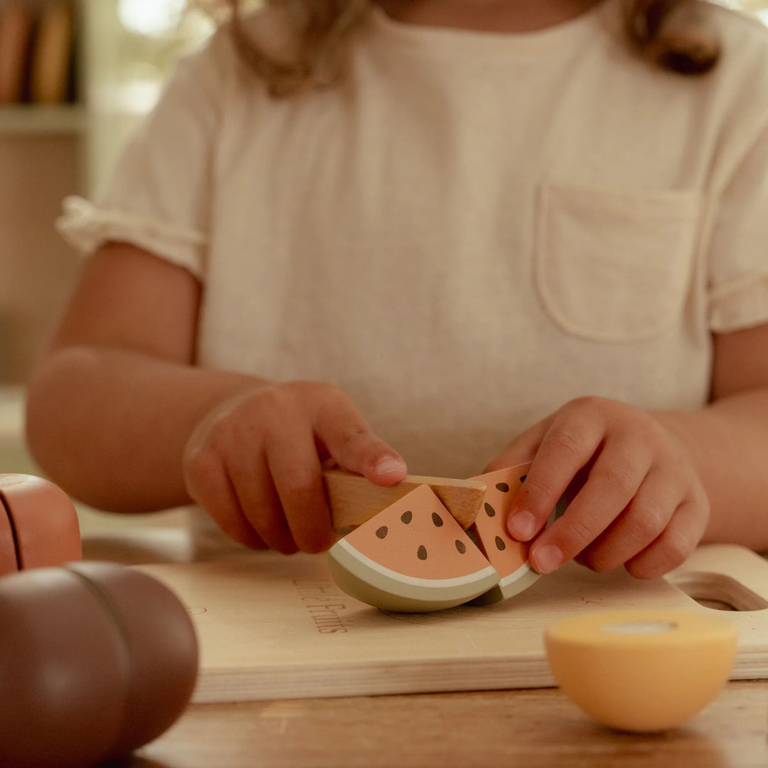 Little Dutch Cutting Fruit