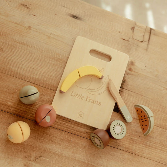 Little Dutch Cutting Fruit