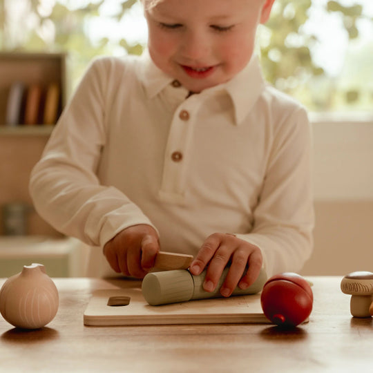 Little Dutch Cutting Vegetables
