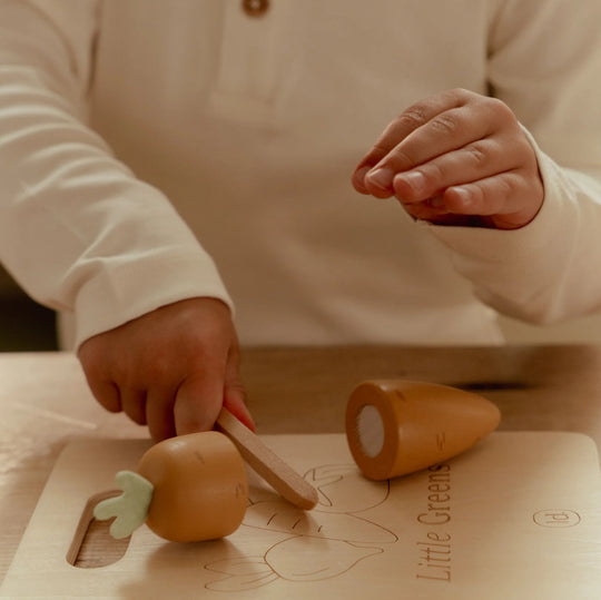 Little Dutch Cutting Vegetables