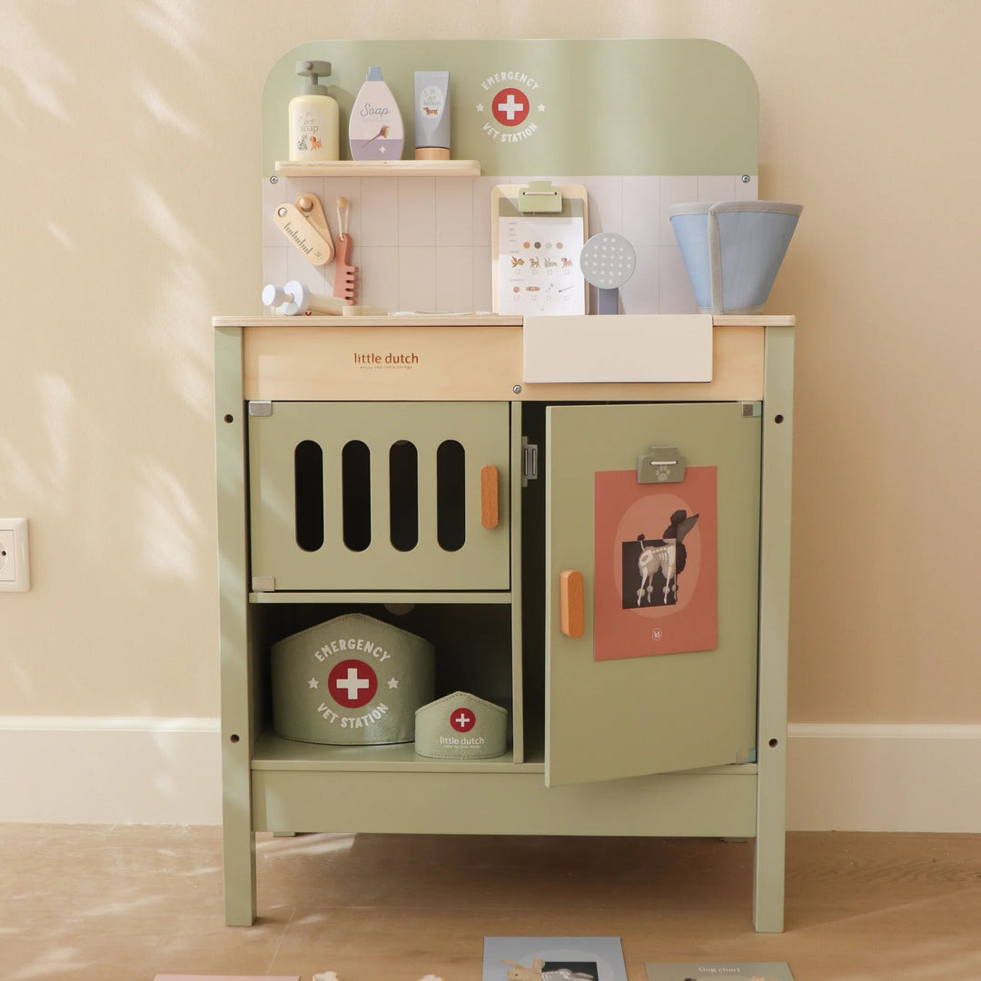 Little Dutch Wooden Veterinary Set