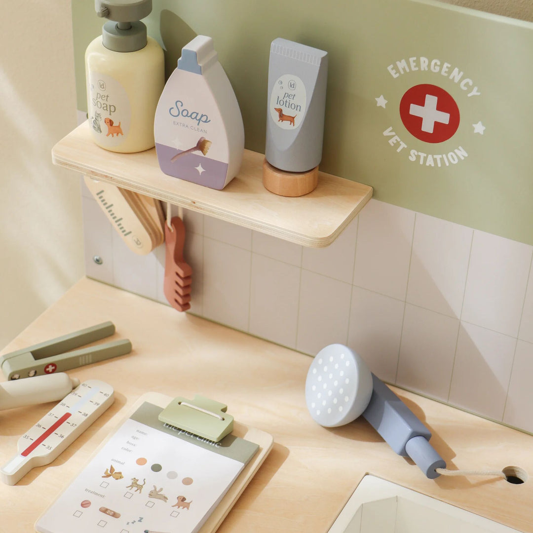 Little Dutch Wooden Veterinary Set