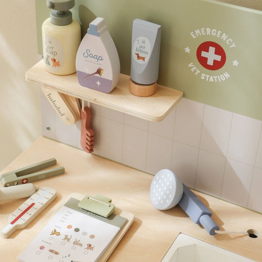 Little Dutch Wooden Veterinary Set