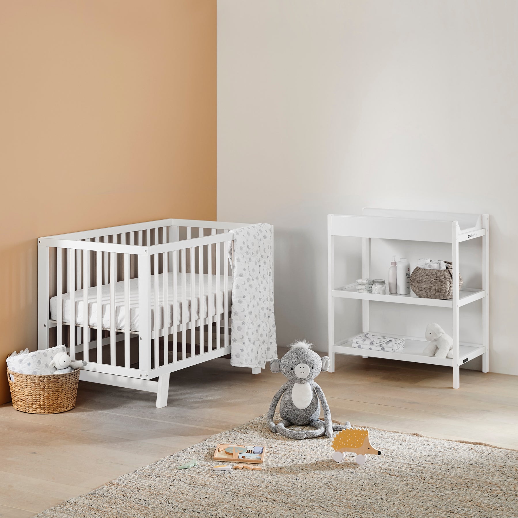 Childcare shop white cot